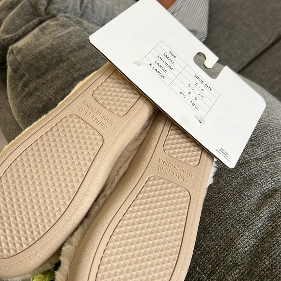 •Cuddle Weather Slippers Women - Picture 4 of 4